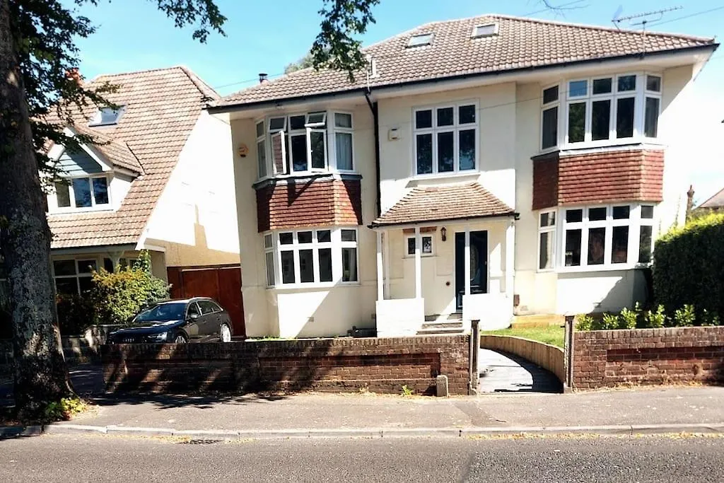 Beach House, With Bbq Lodge And Hot Tub! Bournemouth 0*,