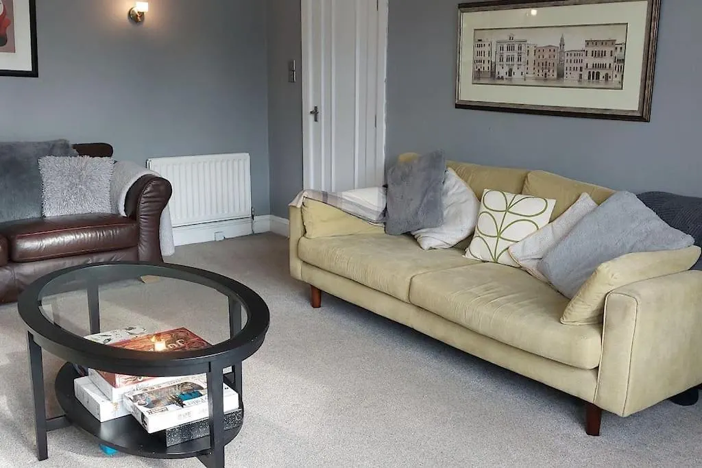 Beach House, With Bbq Lodge And Hot Tub! Bournemouth Holiday home