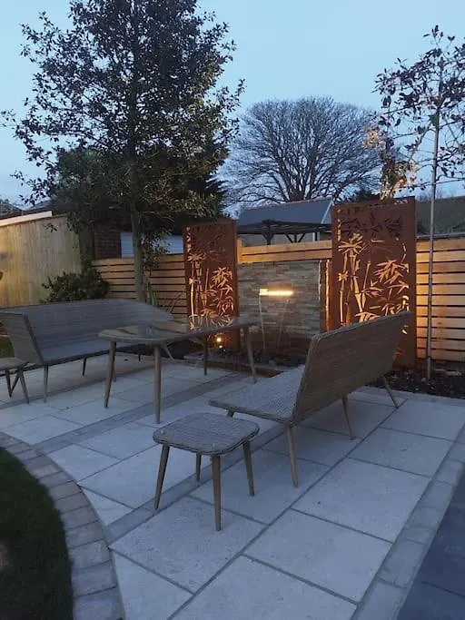 Beach House, With Bbq Lodge And Hot Tub! Bournemouth