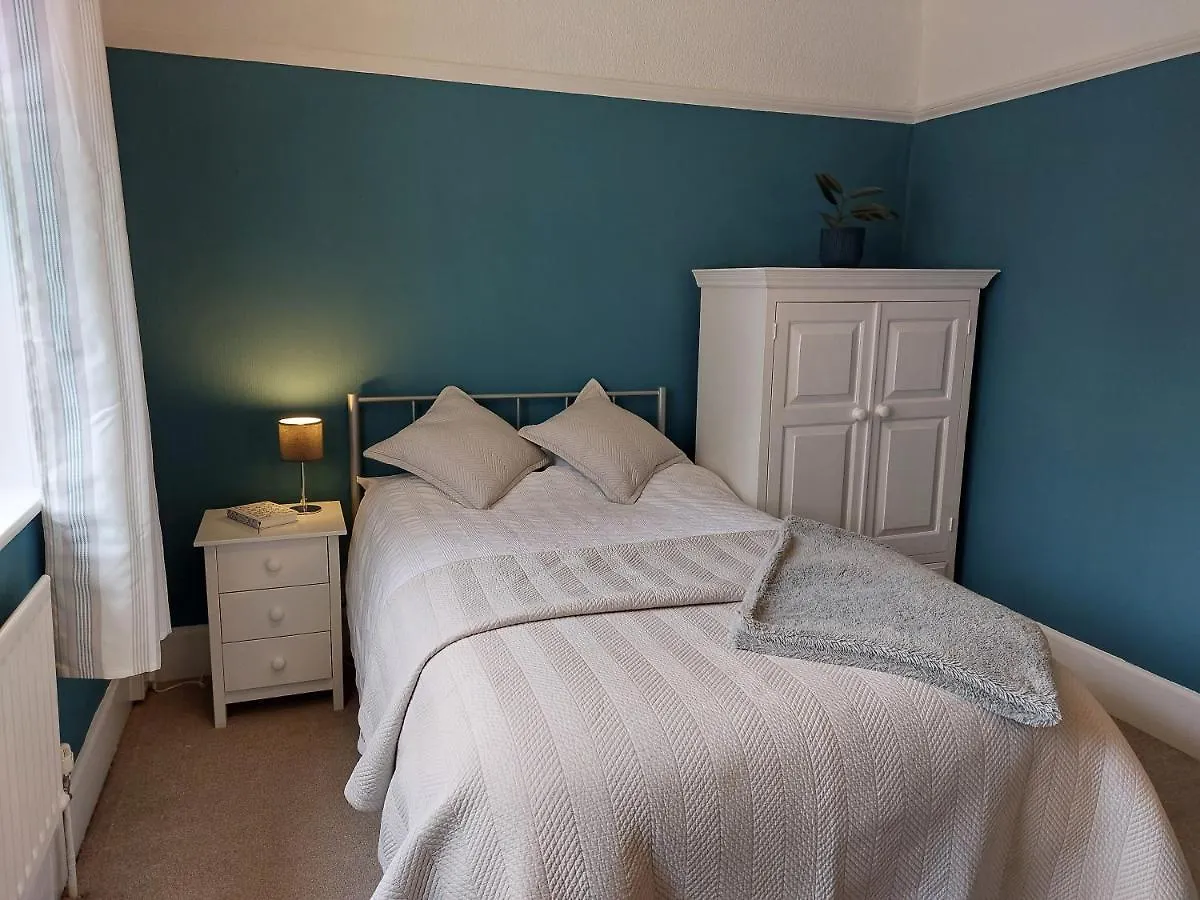 Beach House, With Bbq Lodge And Hot Tub! Bournemouth