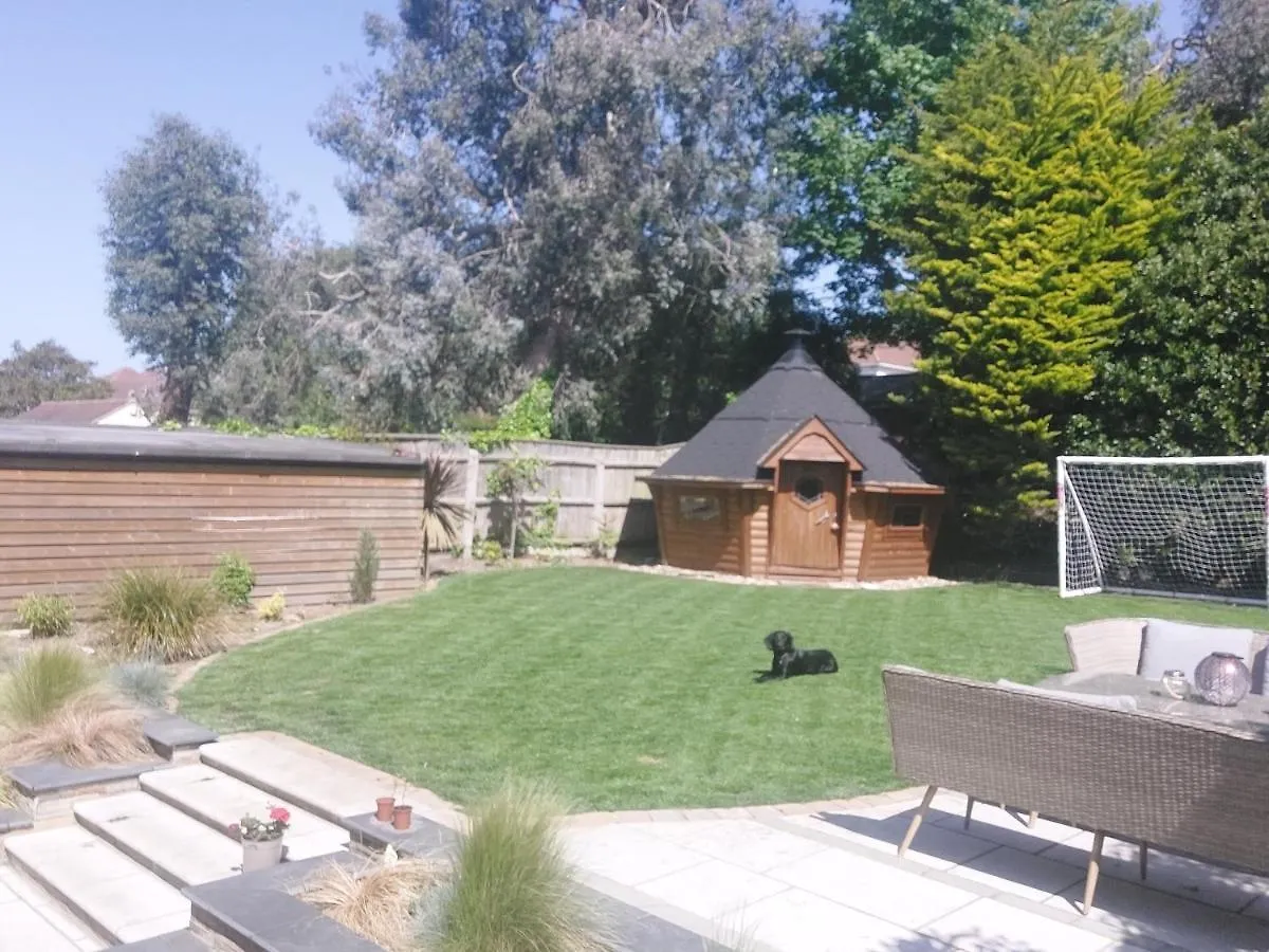 Holiday home Beach House, With Bbq Lodge And Hot Tub! Bournemouth